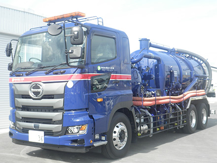 新型大型吸引車