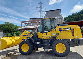 新型ホイールローダー「WA200-8」