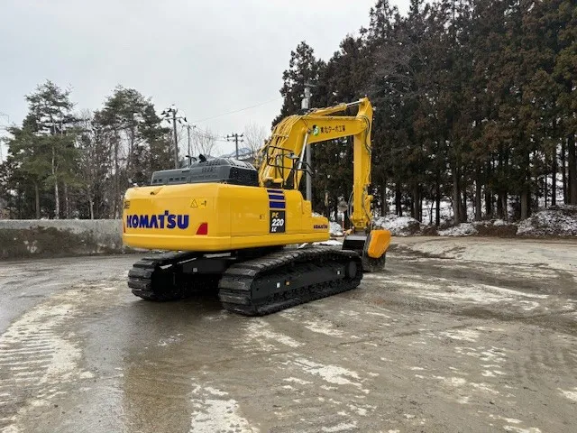 バックホウ（クラッシャー付き）