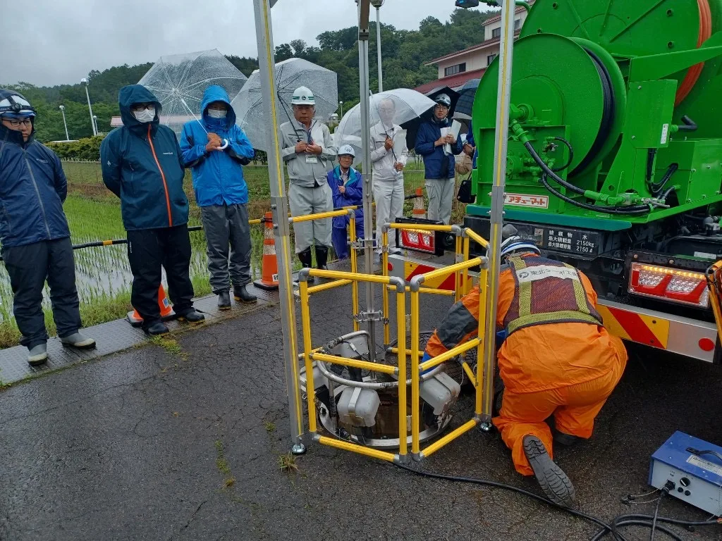 下水道管路の法定点検見学会での実演の様子